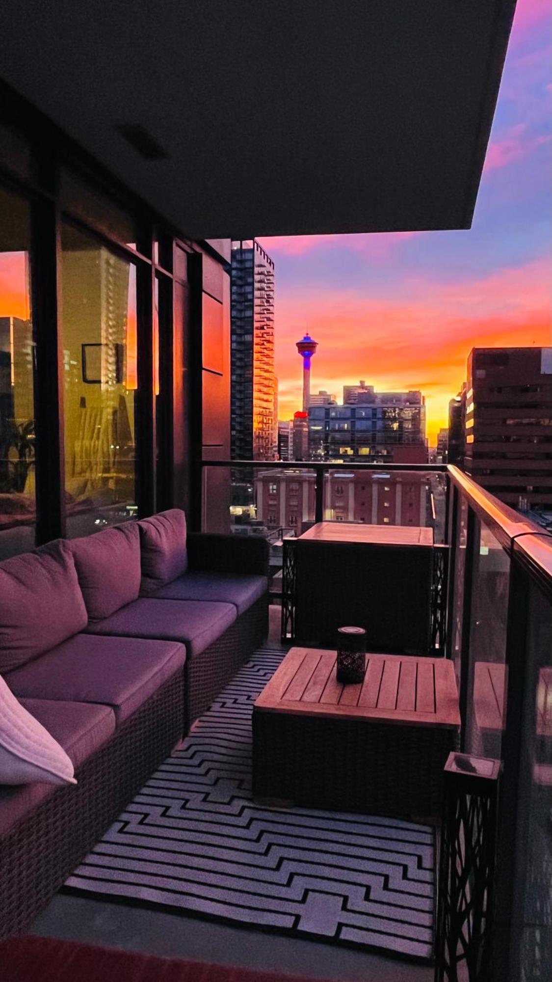 Luxury Dt, 2 Bedroom Deal, Private Balcony, Full Kitchen, Gym - Free Parking YYC Esterno foto