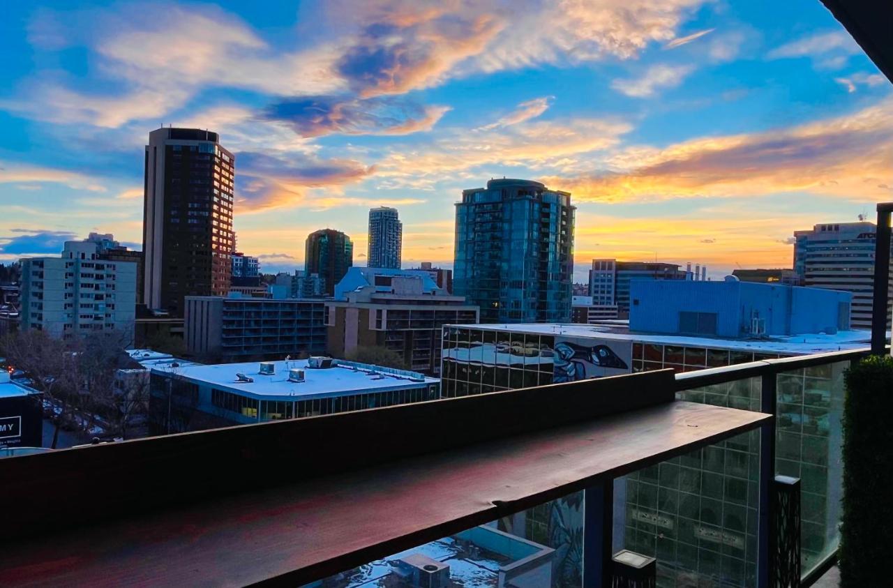 Luxury Dt, 2 Bedroom Deal, Private Balcony, Full Kitchen, Gym - Free Parking YYC Esterno foto