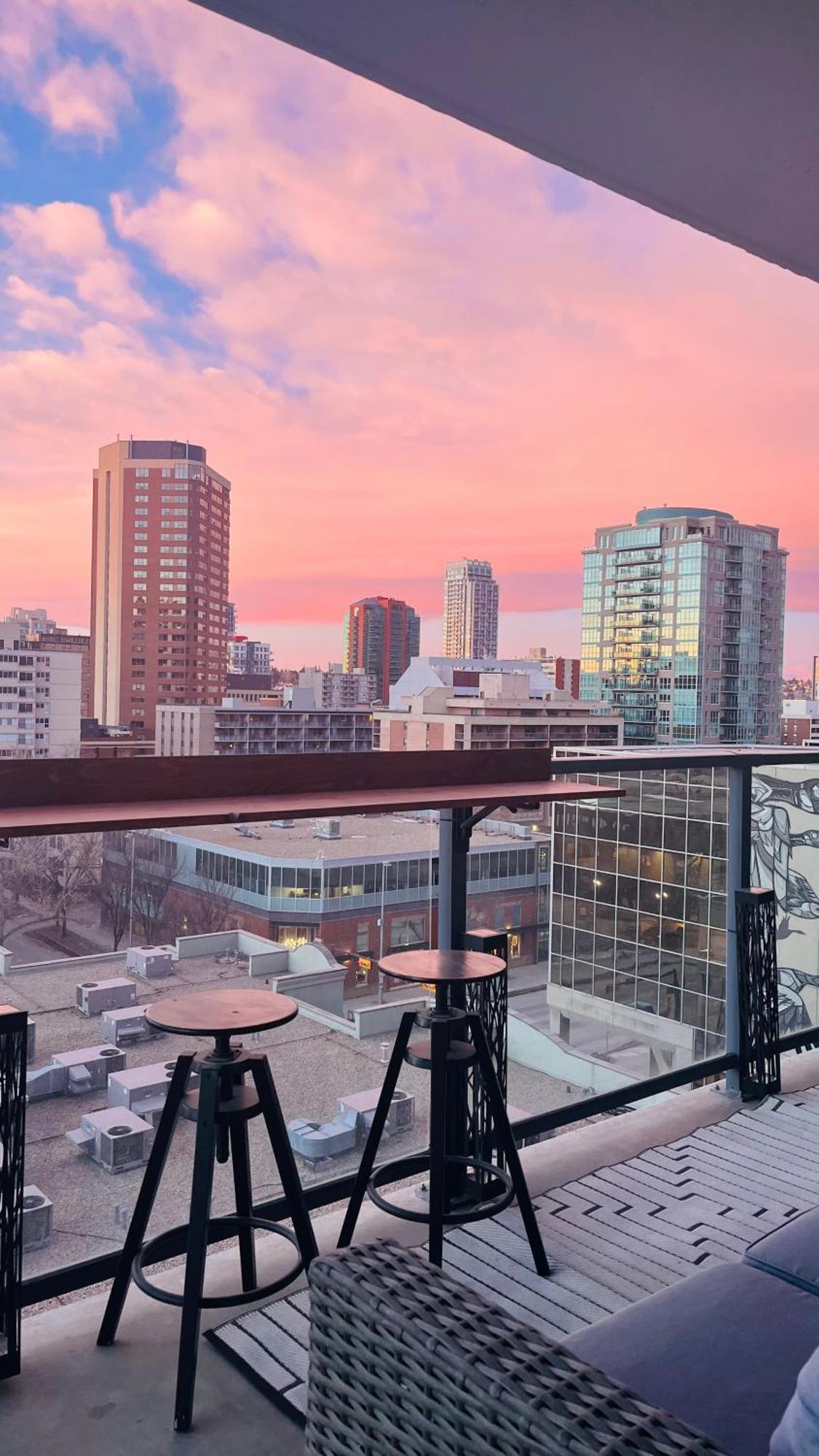 Luxury Dt, 2 Bedroom Deal, Private Balcony, Full Kitchen, Gym - Free Parking YYC Esterno foto