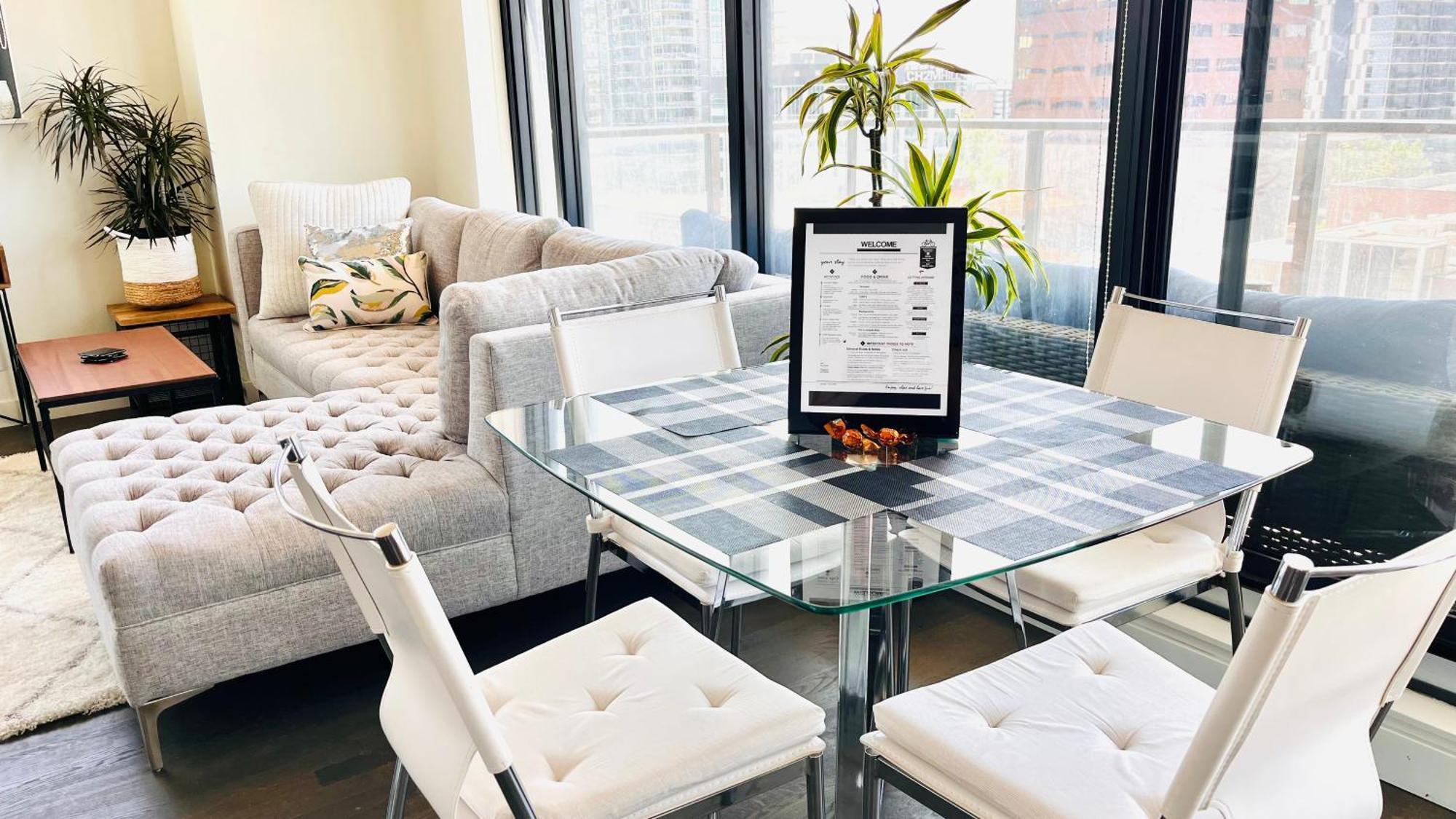 Luxury Dt, 2 Bedroom Deal, Private Balcony, Full Kitchen, Gym - Free Parking YYC Esterno foto