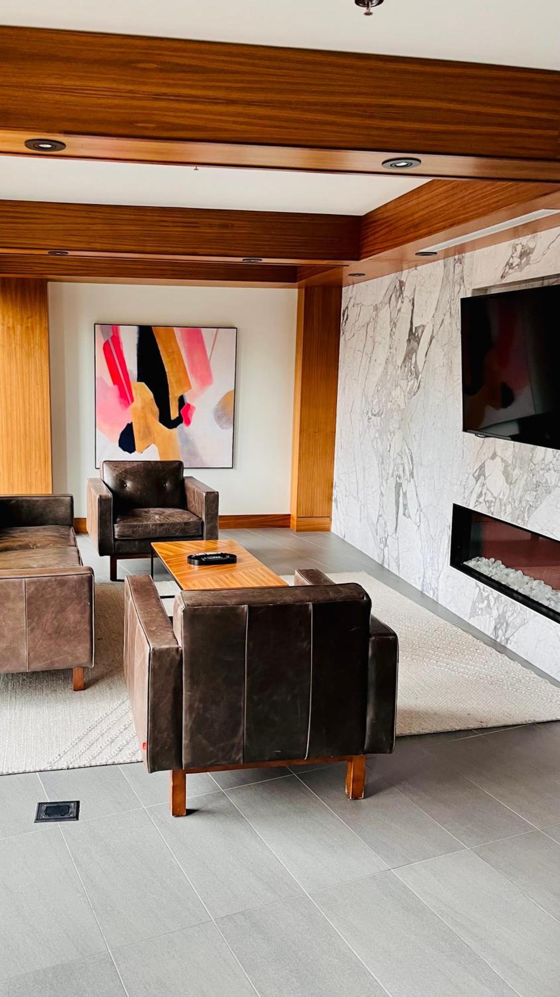 Luxury Dt, 2 Bedroom Deal, Private Balcony, Full Kitchen, Gym - Free Parking YYC Esterno foto
