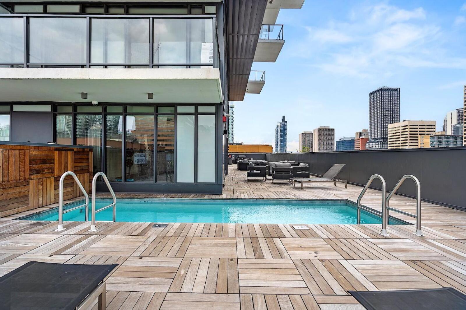Luxury Dt, 2 Bedroom Deal, Private Balcony, Full Kitchen, Gym - Free Parking YYC Esterno foto